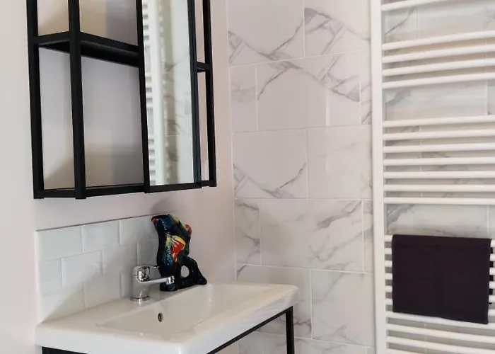 Cosy Et Calme, Séparée Avec Bureau Et Fibre