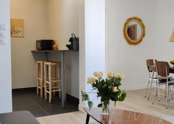 Apartment Bel Avec Separee A 5min Gare & Vinci, Stationnement Rue Gratuit Tours